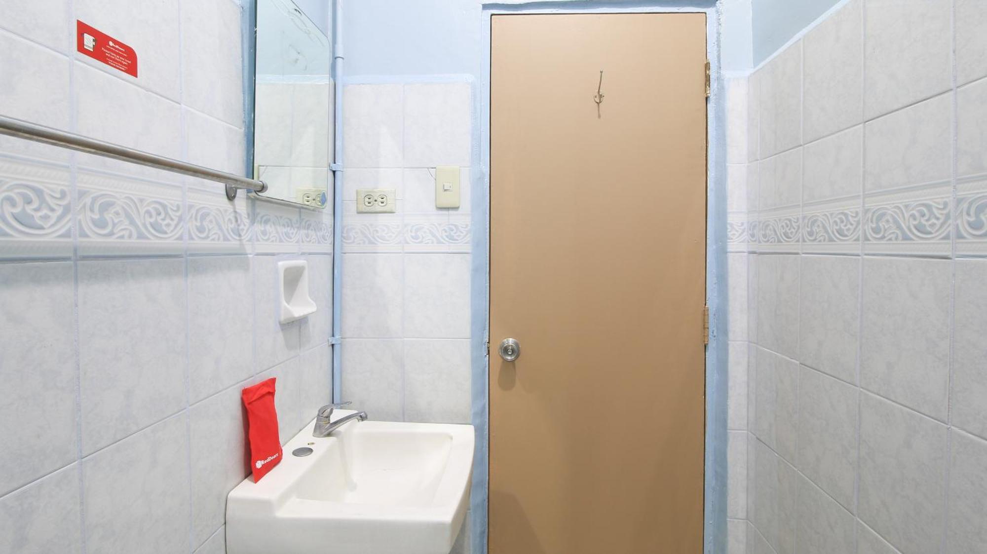 Reddoorz Plus @ Chinatown Binondo Manila Exteriör bild